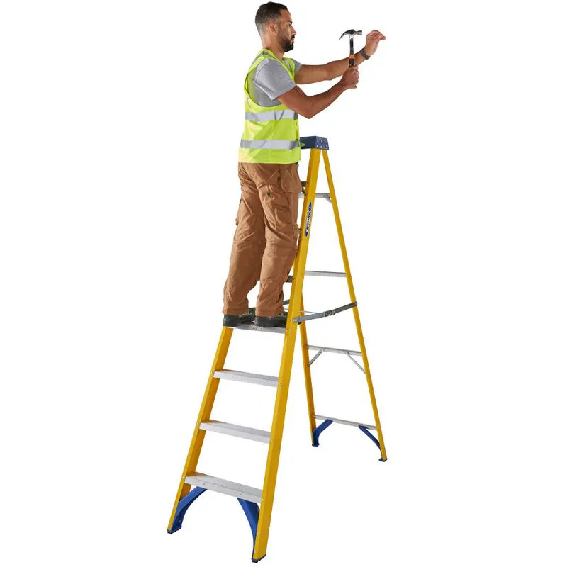 8 Thread Ladder Werner 8 Tread Trade Fibreglass Step Ladder - BS 2037 EN131 ...