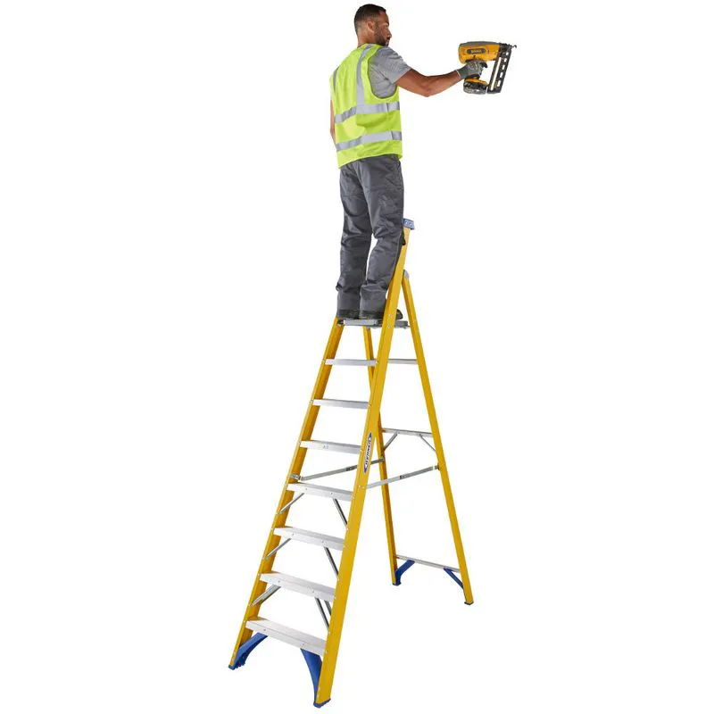 8 Thread Ladder Werner 8 Tread Trade Fibreglass Platform Step Ladder - BS 2037 EN131 ...