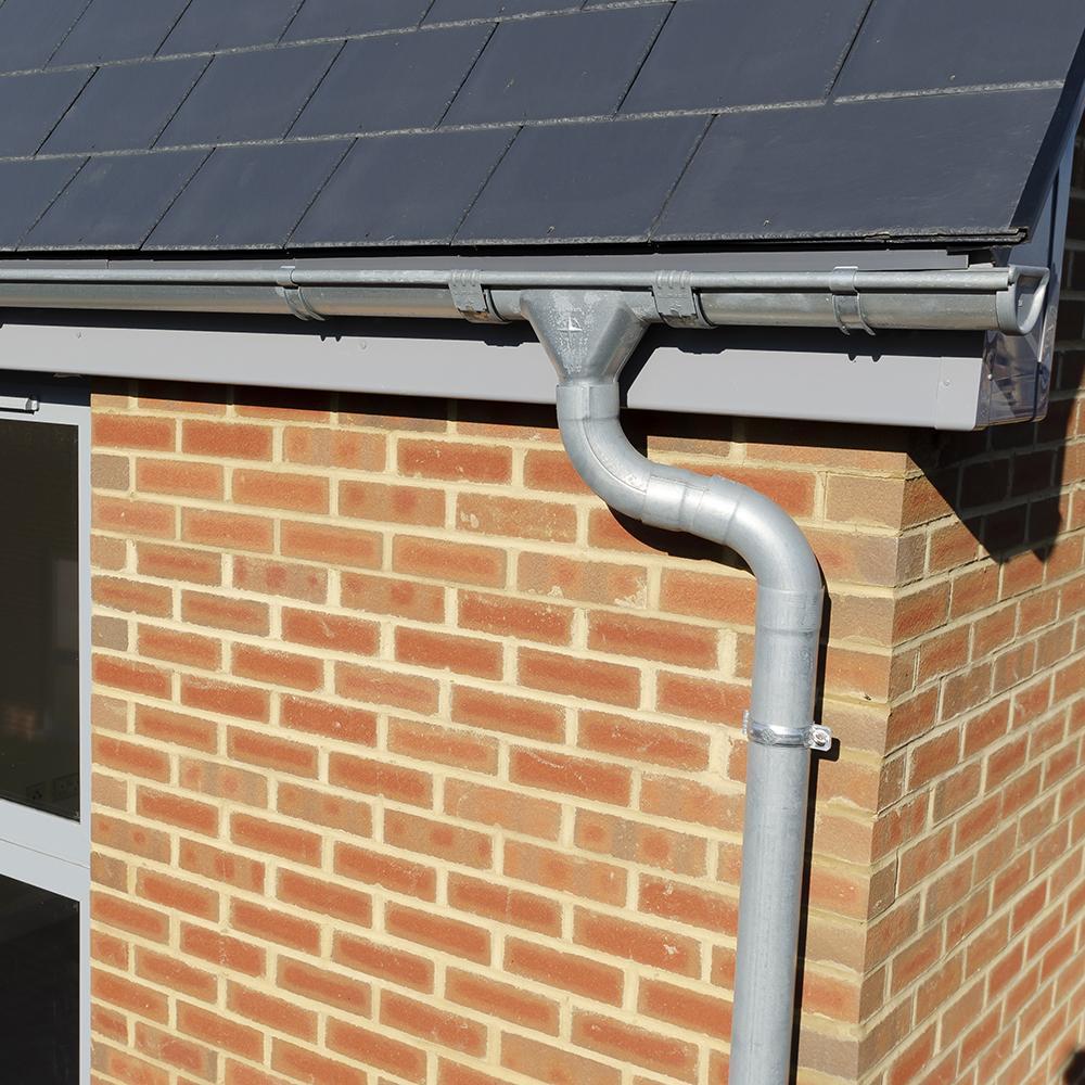 alumasc_infinity_115mm_steel_half_round_gutter_outlet_for_80mm_downpipe_zinc_lifestyle