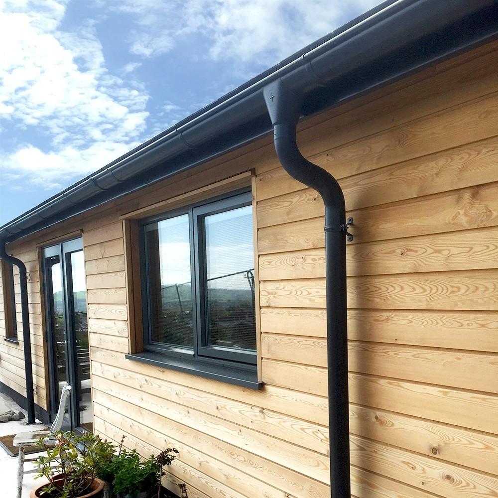 alumasc_infinity_steel_half_round_gutter_wrap_around_outlet_for_downpipe_black_lifestyle