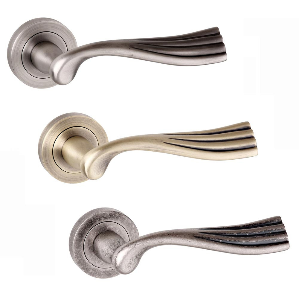 Atlantic Old English Richmond Lever on Round Rose