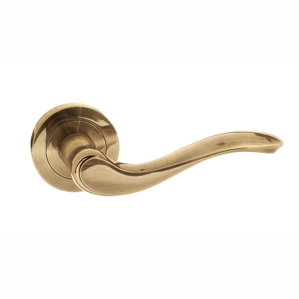 Atlantic Old English Warwick Lever on Round Rose - Antique Brass