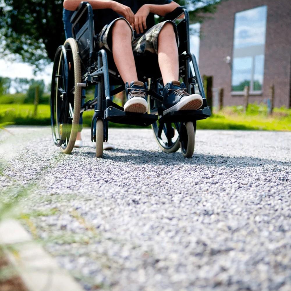 coredrive_honeycomb_driveway_gravel_grid_lifestyle_2