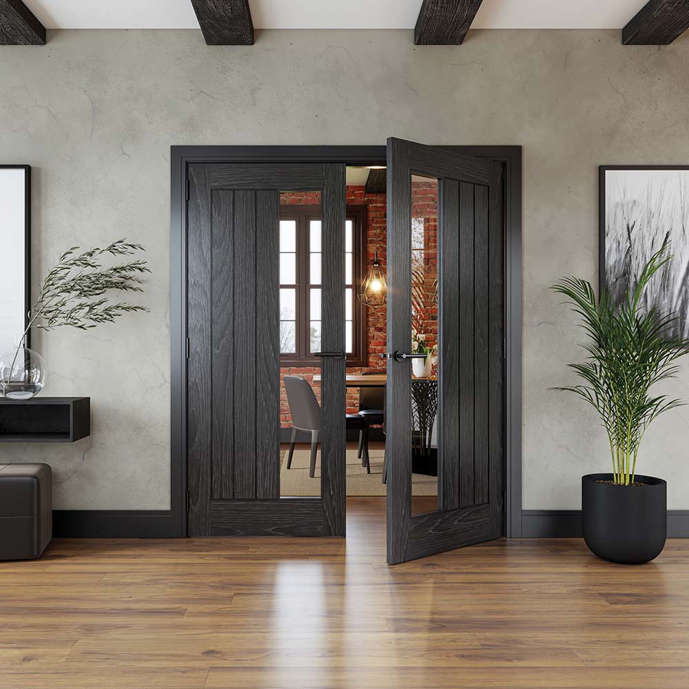 deanta_ely_brushed_black_1_light_clear_glass_fully_finished_oak_cottage_internal_door_lifestyle