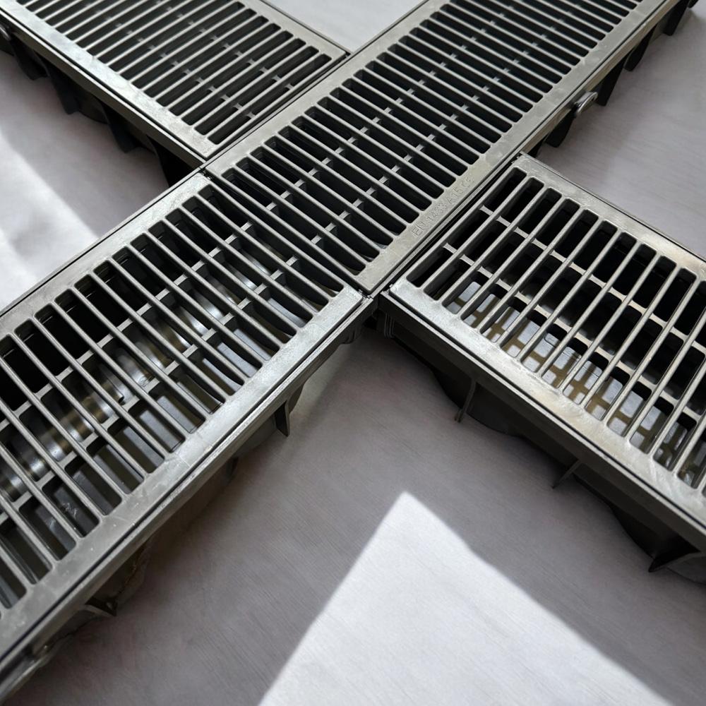 dekdrain_vela_a15_plastic_channel_drain_with_plastic_heel_grating_vl84_1m_length_secondary_6