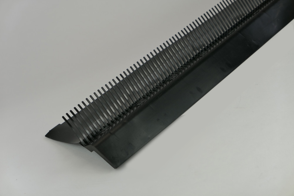 Ubbink 3 in 1 OFVS10 Over Fascia Vent System for Profiled Tiles - Pack of 40