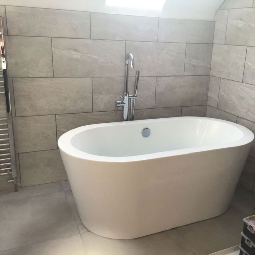 salerno_grey_gloss_marble_effect_ceramic_wall_tile_600mm_x_300mm_lifestyle_2