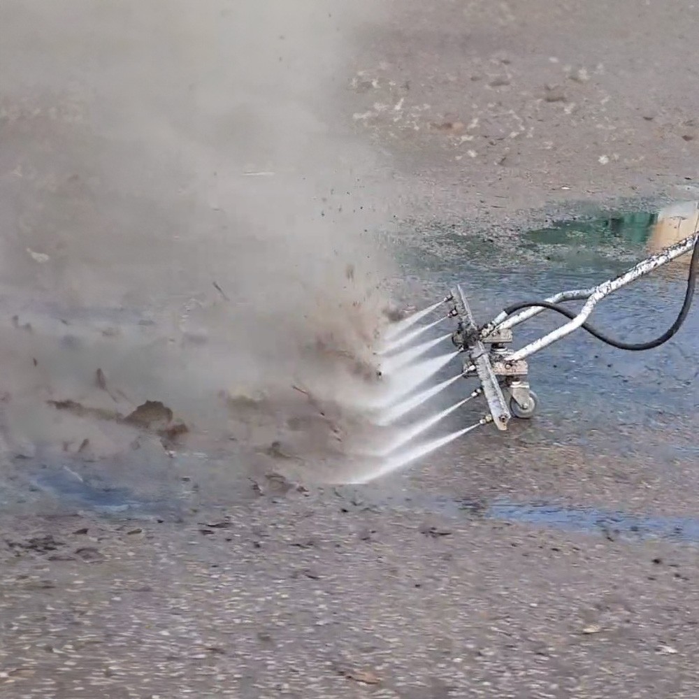 v_tuf_7_water_jet_broom_with_wheels_with_handle_&_trigger_1000mm_secondary