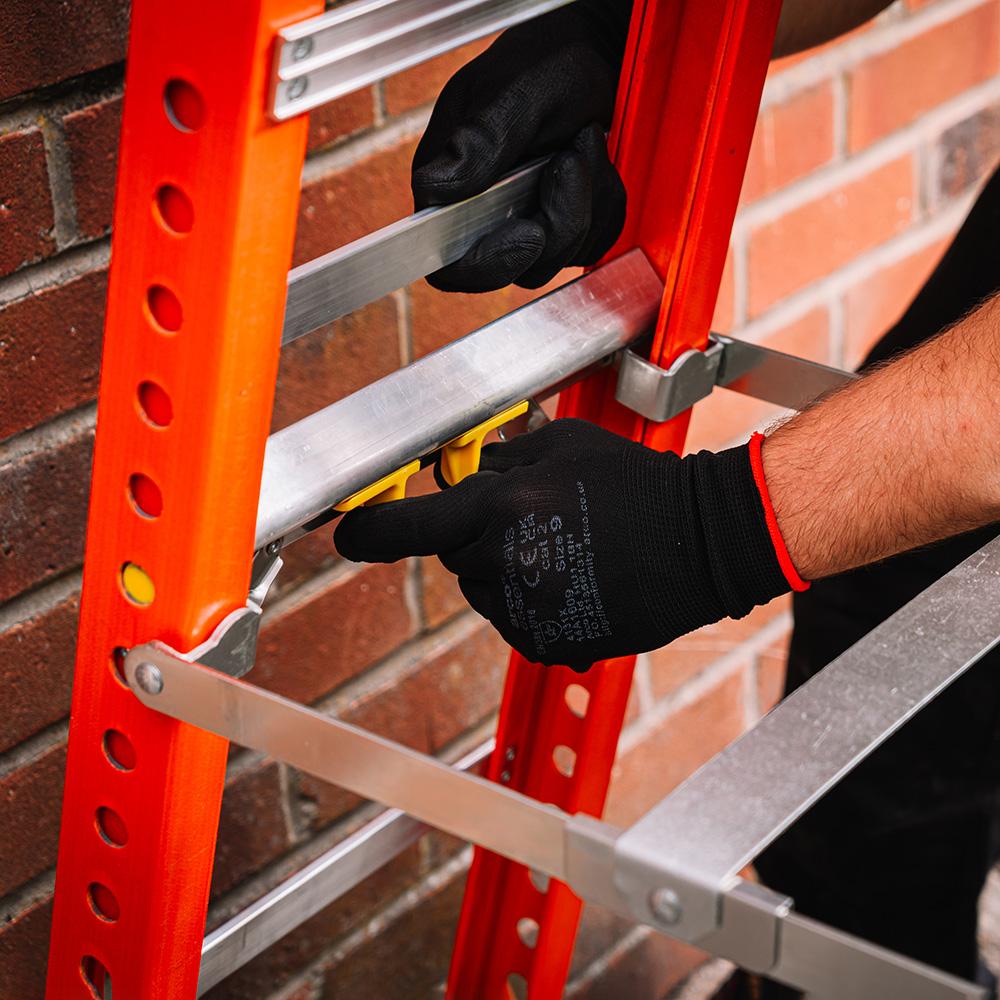 werner_6_tread_adjustastep_pro_fibreglass_stepladder_close_up_2