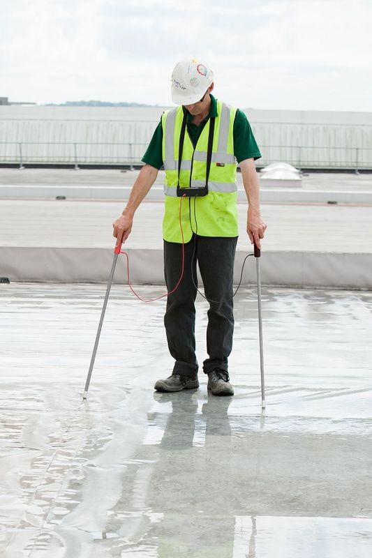 Buckleys Wet Roof Pro’ Flat Roof Leak Detector Kit Roofing Superstore®