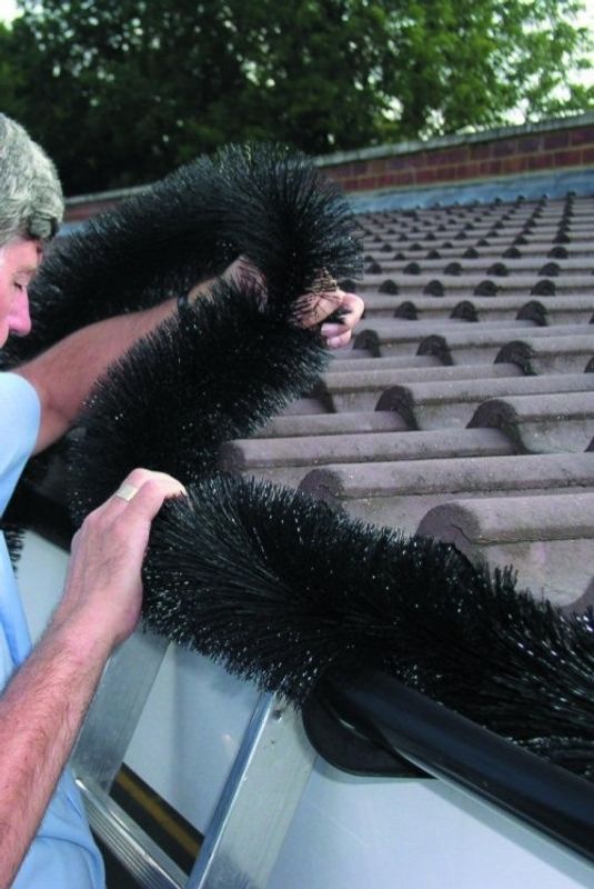 Hedgehog Gutter Brush Leaf Guard in Black 125mm x 4m Roofing