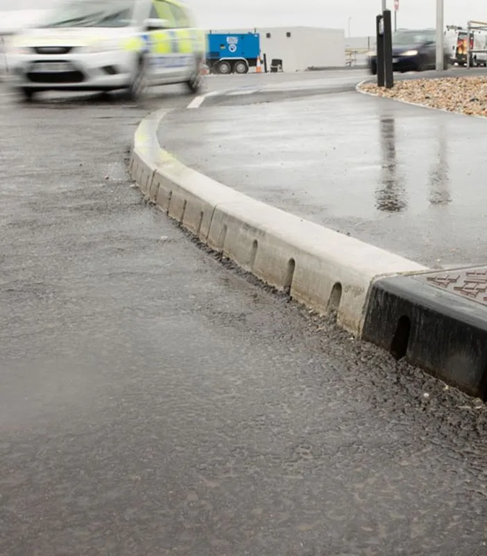 ACO KerbDrain HB255 Half Battered Right Hand Drop Kerb - 1000mm ...